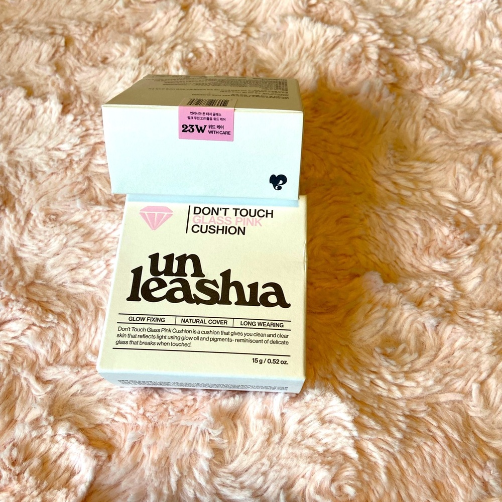 Unleashia, Don’t touch Glass Pink Cushion. Color: 23W with care. 15g/ 0.52oz